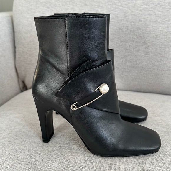 Nine West Shoes - Nine West Black Leather Ankle Boots with Pearl Detail – New Without Tags